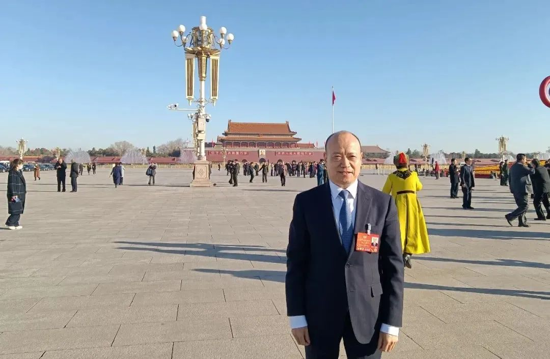 代表委員議國(guó)是|林凡儒委員呼吁： 以工業(yè)互聯(lián)網(wǎng)助推中醫(yī)藥傳承創(chuàng)新發(fā)展